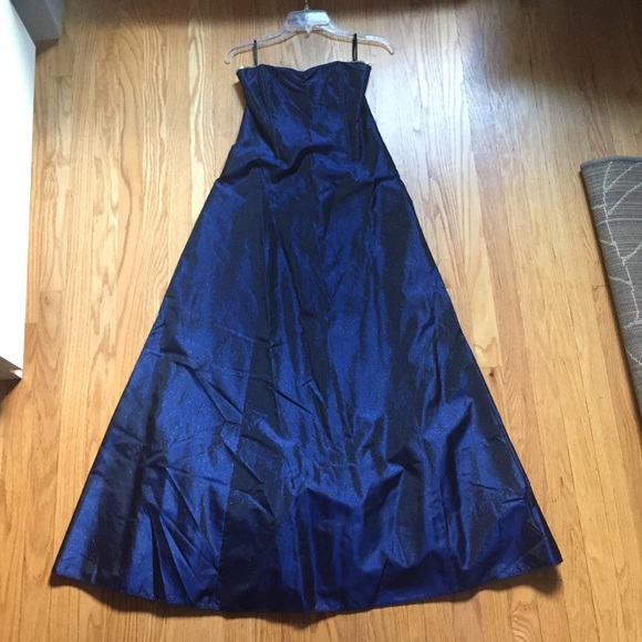 Navy formal dress - Picture 2 of 8